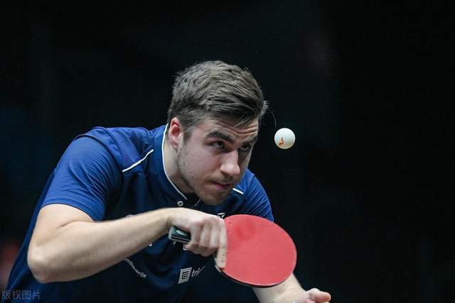 现代足球中 现代足球中