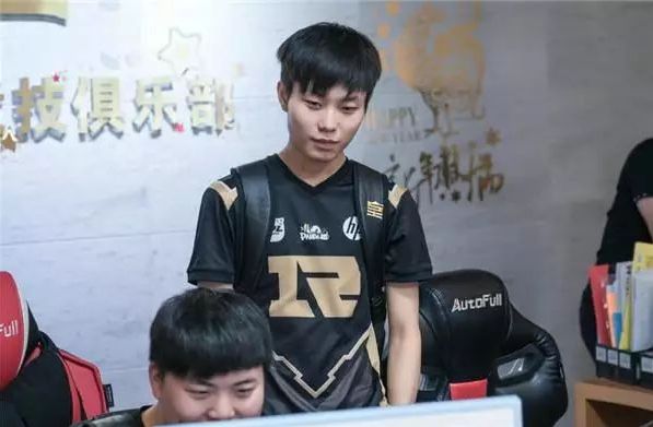 属严重犯规